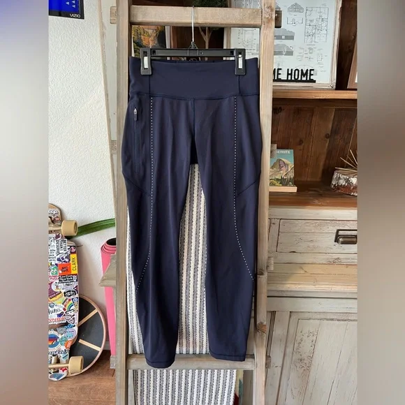 Lululemon women’s extra mile crop size 4 - Picture 1 of 8